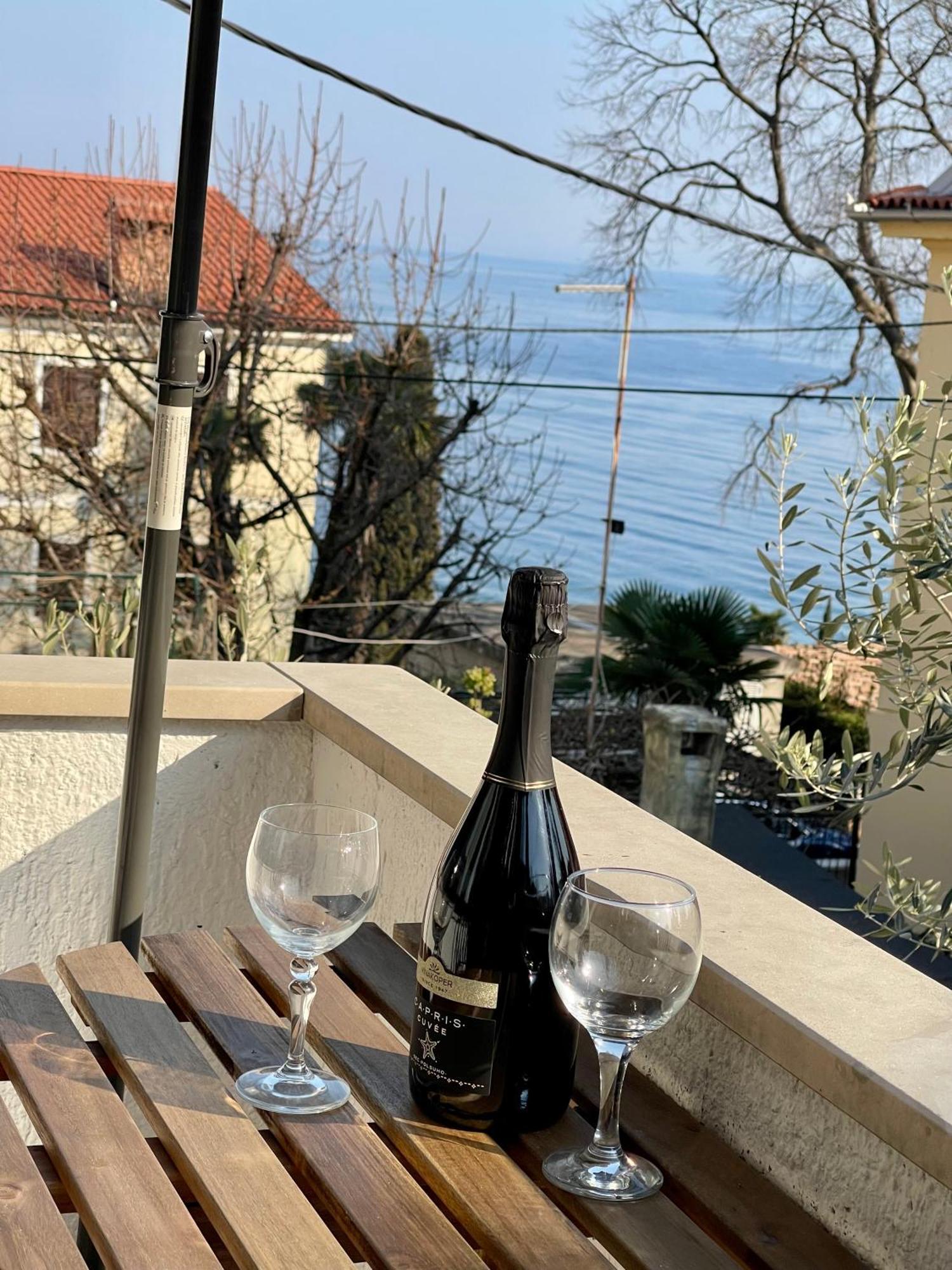Apartments Matacin With Sea View Opatija Quarto foto
