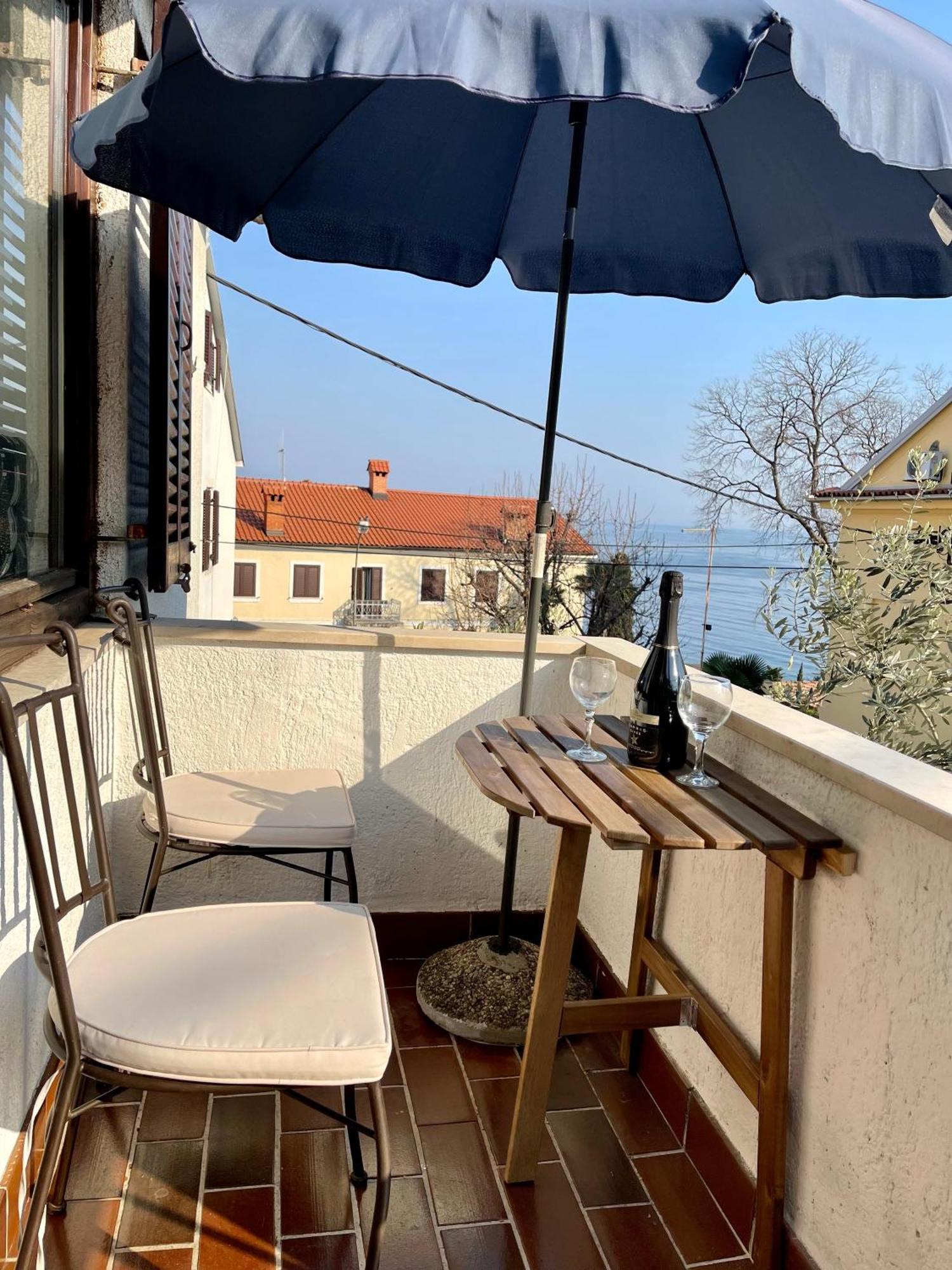 Apartments Matacin With Sea View Opatija Quarto foto